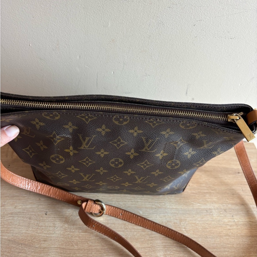 Authentic Louis Vuitton monogram shoulder crossbody bag - Picture 5 of 10